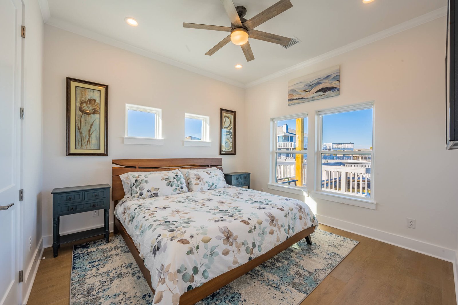 Downstairs king bedroom at Pelican Lookout