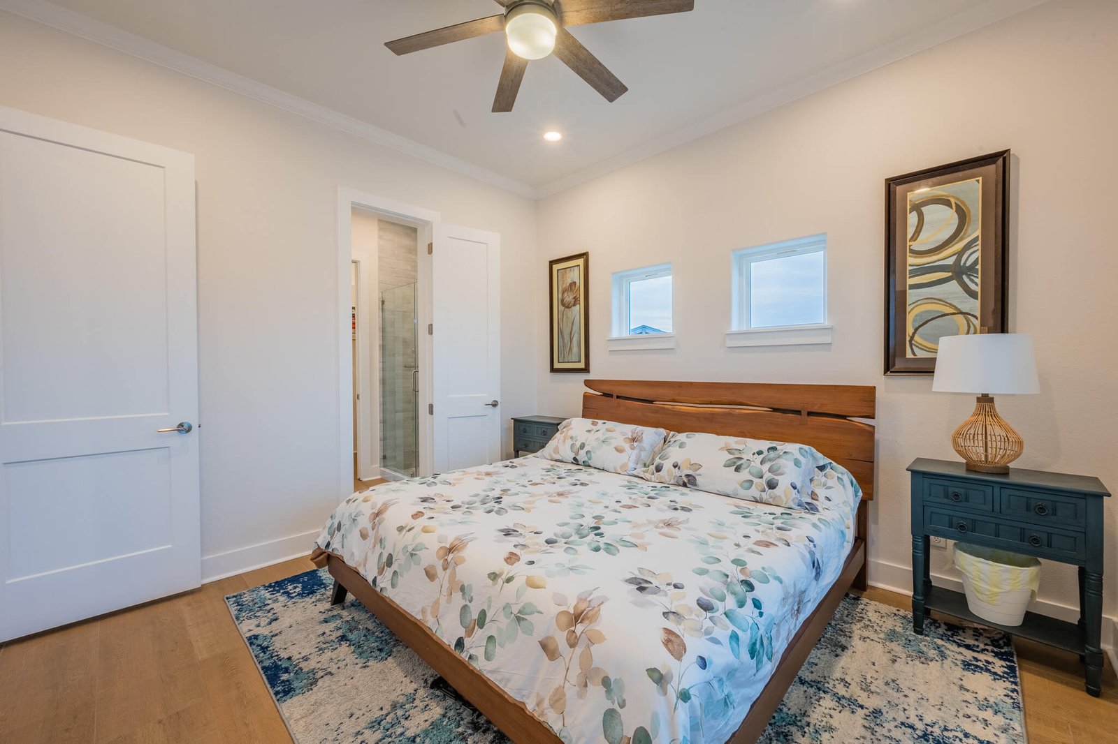Downstairs king bedroom with ensuite bathroom access