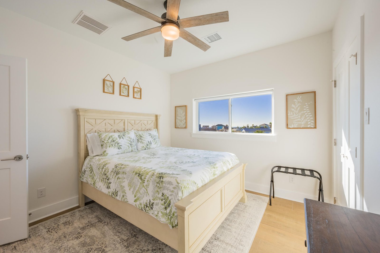Upstairs queen bedroom at Pelican Lookout