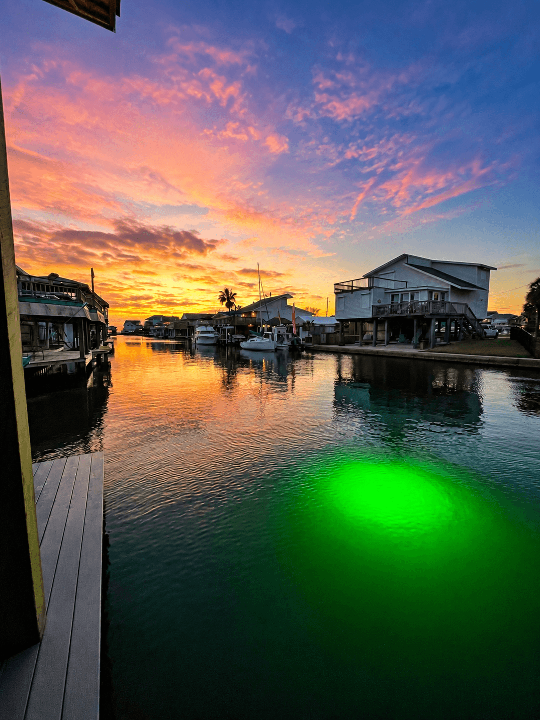 Green fishing light amenity at Pelican Lookout